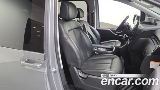 Hyundai Staria 2025 — photo 16