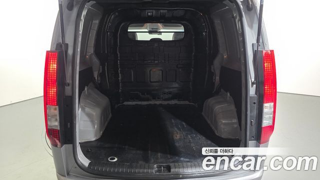 Hyundai Staria 2025 — photo 29