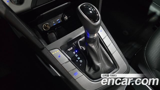 Hyundai AVANTE 2018 — photo 9