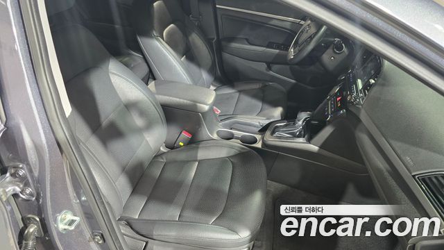 Hyundai AVANTE 2018 — photo 12