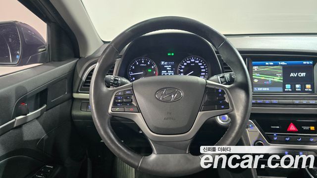 Hyundai AVANTE 2018 — photo 13