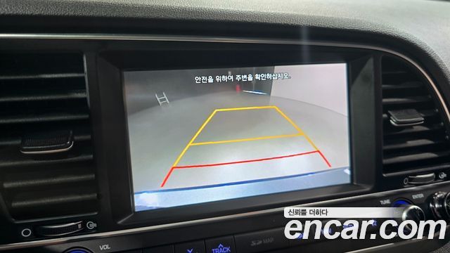 Hyundai AVANTE 2018 — photo 15