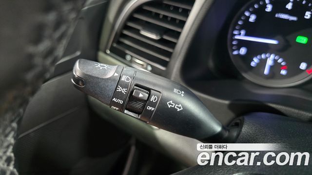 Hyundai AVANTE 2018 — photo 17