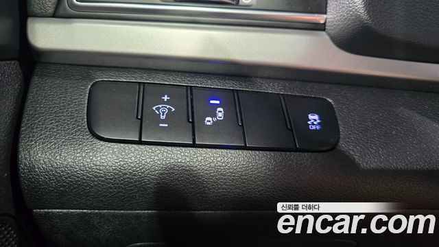 Hyundai AVANTE 2018 — photo 18