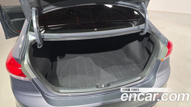 Hyundai AVANTE 2018 — photo 19