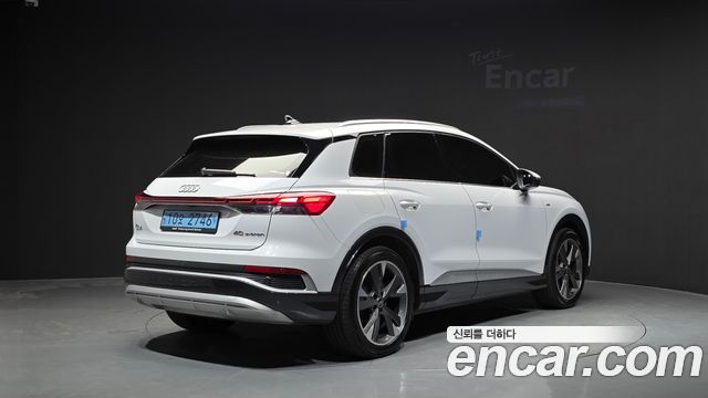 Audi Q4 e-tron 2023 — photo 2