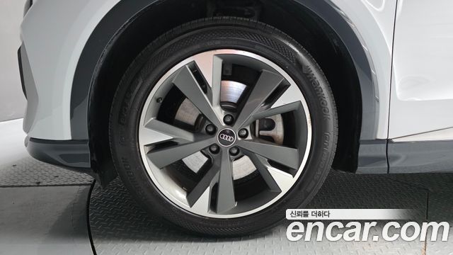 Audi Q4 e-tron 2023 — photo 5