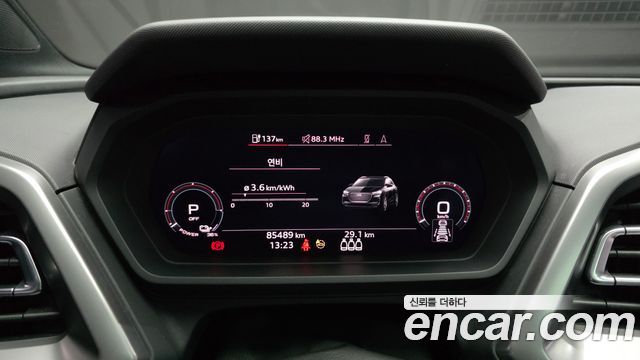 Audi Q4 e-tron 2023 — photo 11