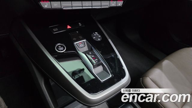 Audi Q4 e-tron 2023 — photo 12