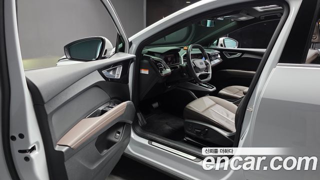 Audi Q4 e-tron 2023 — photo 13