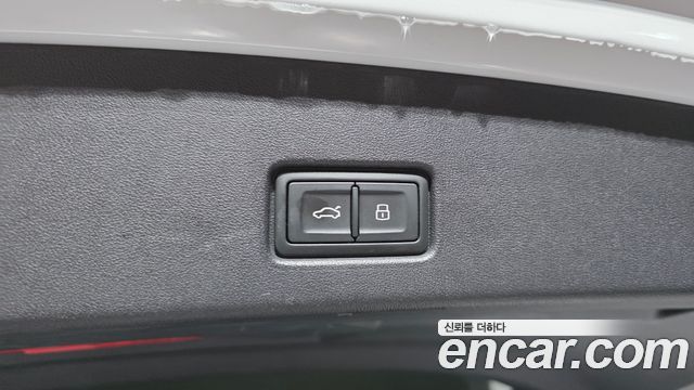 Audi Q4 e-tron 2023 — photo 22