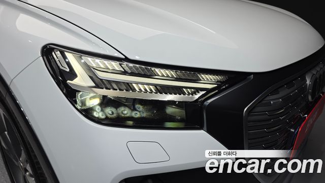 Audi Q4 e-tron 2023 — photo 8