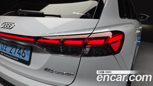 Audi Q4 e-tron 2023 — photo 9