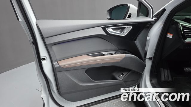 Audi Q4 e-tron 2023 — photo 14