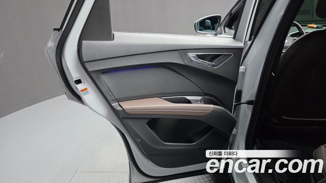 Audi Q4 e-tron 2023 — photo 15