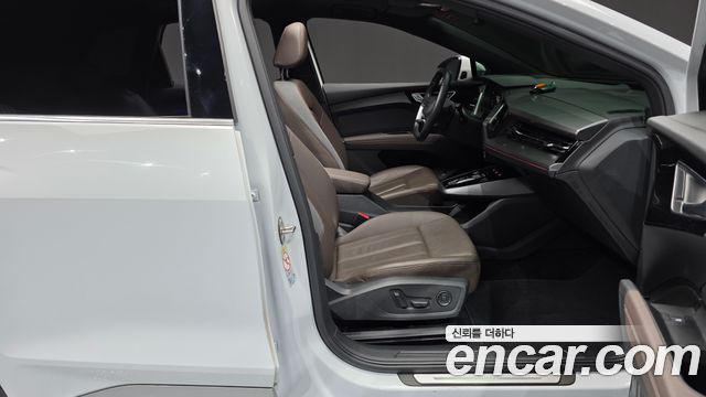 Audi Q4 e-tron 2023 — photo 16