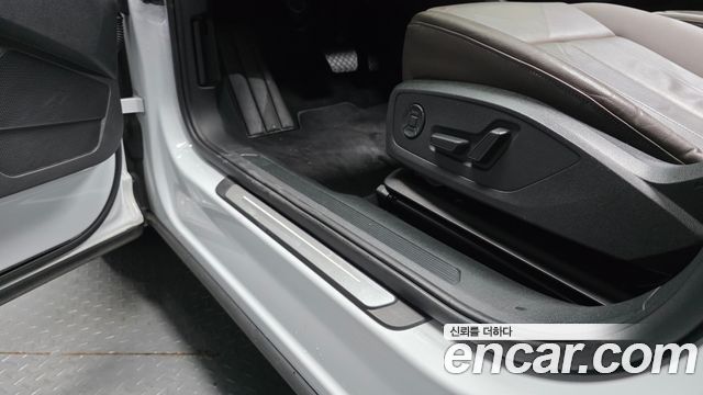 Audi Q4 e-tron 2023 — photo 30