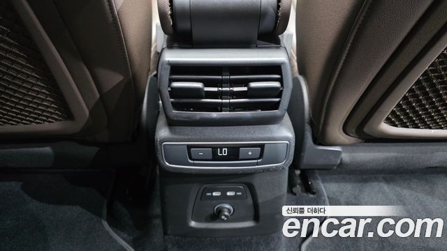 Audi Q4 e-tron 2023 — photo 31