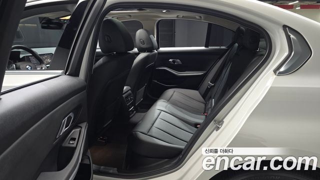 BMW 3-Series 2020 — photo 17