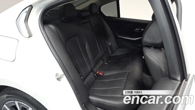 BMW 3-Series 2020 — photo 18