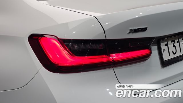 BMW 3-Series 2020 — photo 9