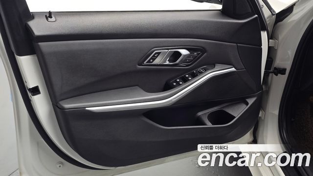 BMW 3-Series 2020 — photo 14