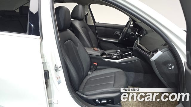 BMW 3-Series 2020 — photo 16