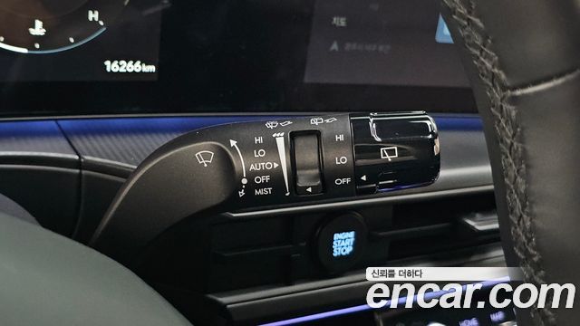 Hyundai Santafe 2025 — photo 31