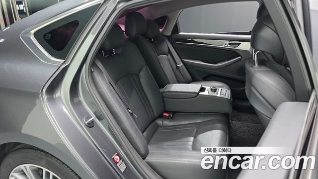 Genesis G80 2017 — photo 17