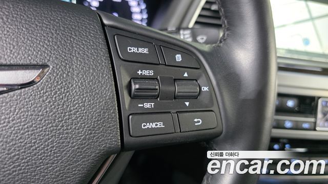 Genesis G80 2017 — photo 25