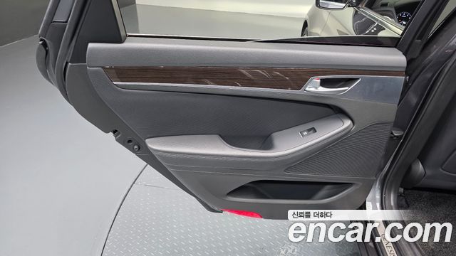 Genesis G80 2017 — photo 15