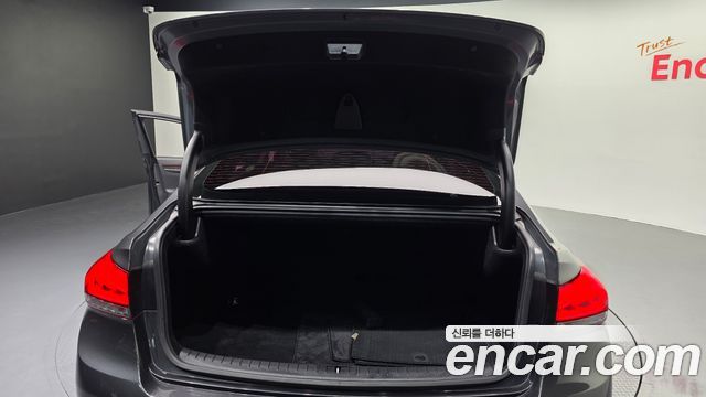Genesis G80 2017 — photo 33