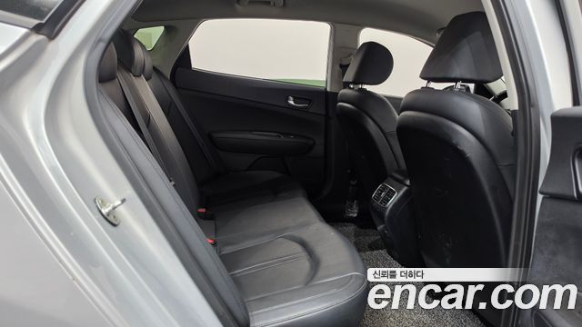 Kia K5 2018 — photo 17