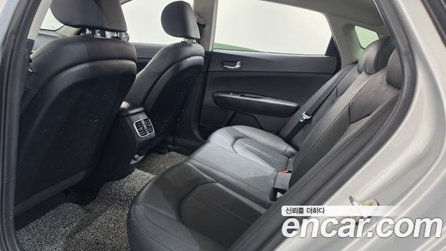 Kia K5 2018 — photo 22