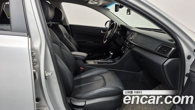 Kia K5 2018 — photo 16