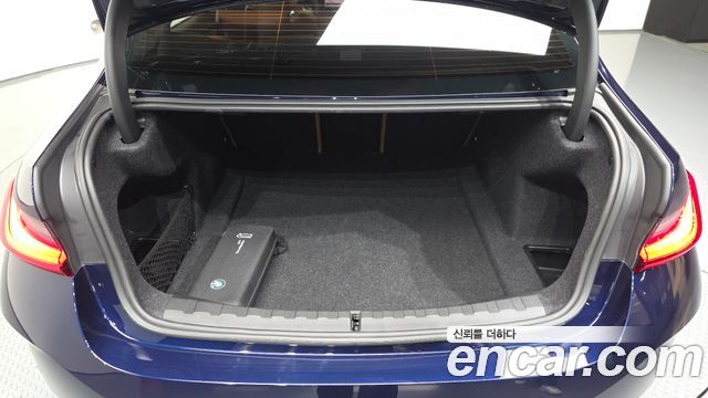 BMW 3-Series 2025 — photo 26