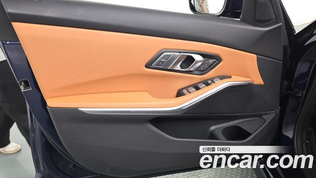 BMW 3-Series 2025 — photo 14