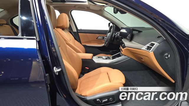 BMW 3-Series 2025 — photo 16