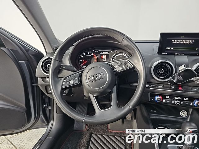 Audi A3 2018 — photo 9