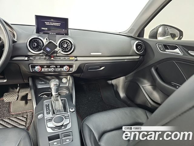 Audi A3 2018 — photo 10