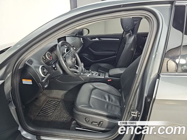 Audi A3 2018 — photo 11