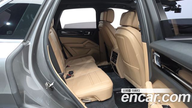 Porsche Cayenne 2020 — photo 17