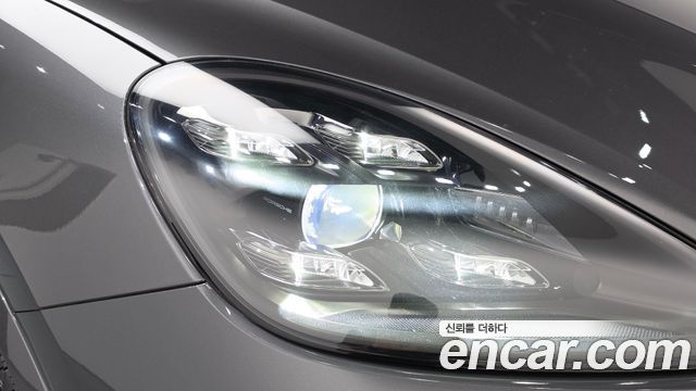 Porsche Cayenne 2020 — photo 8