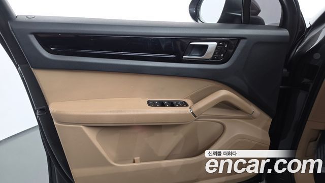 Porsche Cayenne 2020 — photo 14
