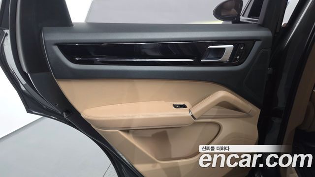 Porsche Cayenne 2020 — photo 15