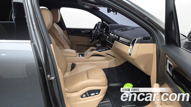 Porsche Cayenne 2020 — photo 16
