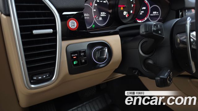 Porsche Cayenne 2020 — photo 28