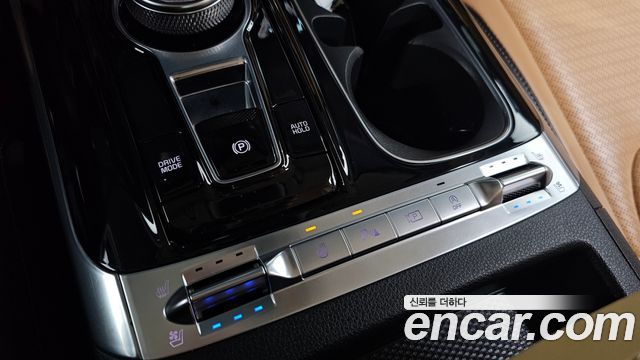 Kia Canival 2021 — photo 17