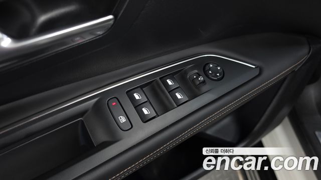 Peugeot 3008 2018 — photo 31