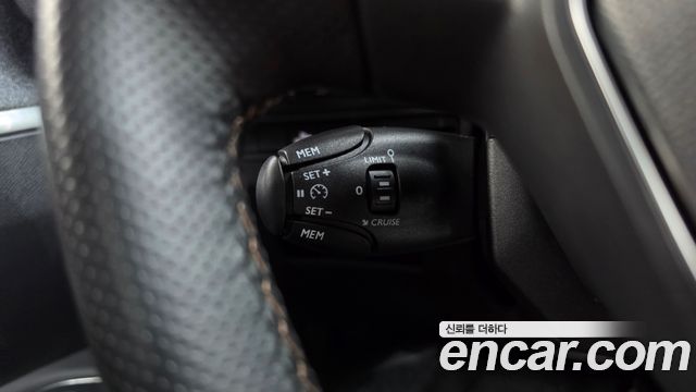 Peugeot 3008 2018 — photo 32